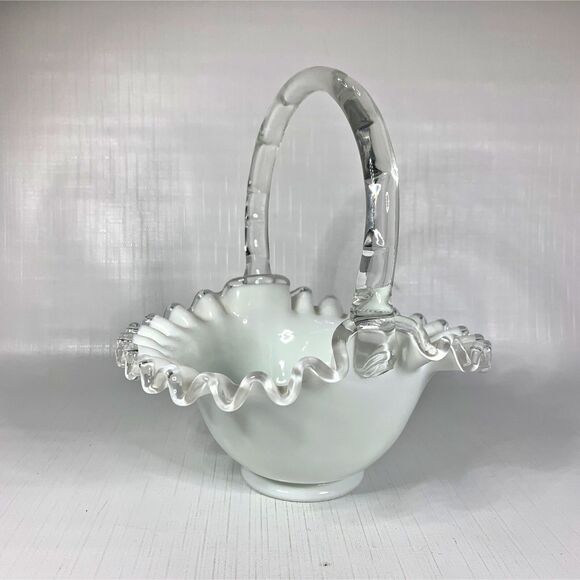 Vintage Fenton Ruffled Brides Basket - Picture 1 of 8